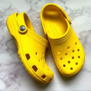 yellow crocs size 6